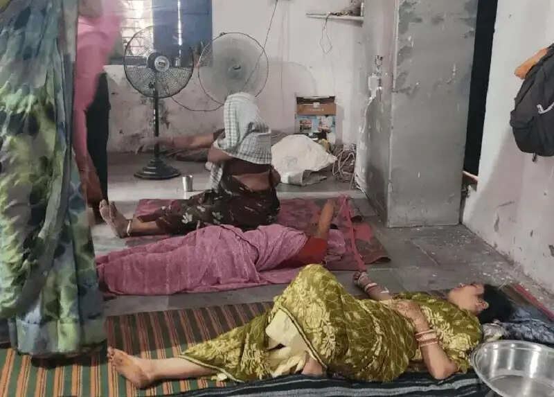 मंदसौरः मुंडन कार्यक्रम में दाल-बाफले खाने के बाद बिगड़ी 79 लोगों की तबीयत, 4 जिला अस्पताल रेफर