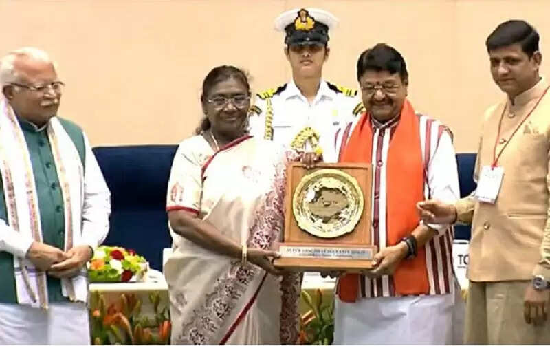 स्वच्छता का सिरमौर 'इंदौर', लगातार आठवीं बार बना देश का सबसे स्वच्छ शहर