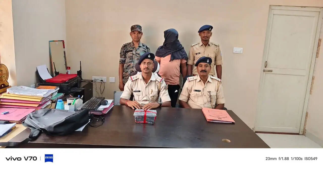 हथियार के साथ युवक गिरफ्तार, भेजा गया जेल