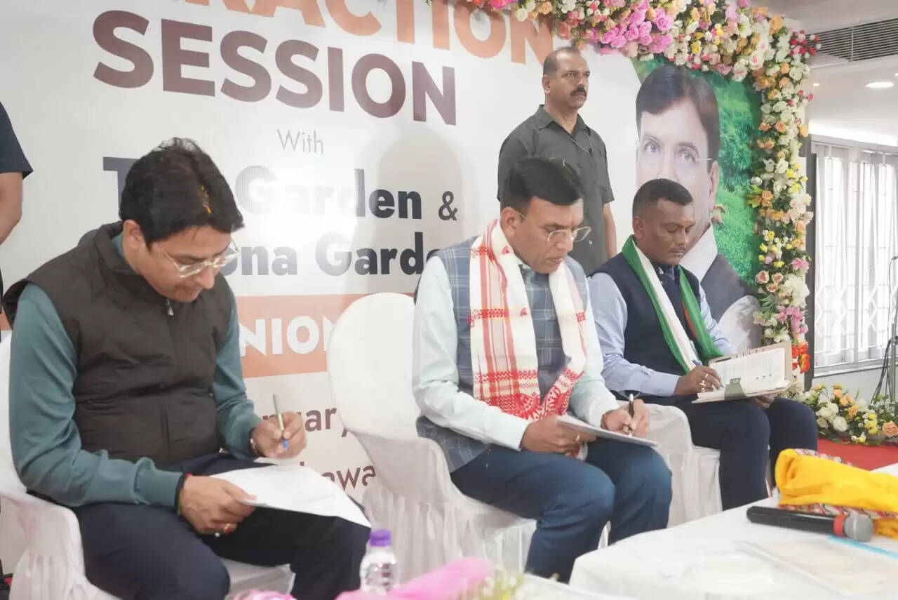 सिलीगुड़ी में केंद्रीय मंत्री मांडविया की बैठक, चाय उद्योग व सिनकोना बागान के पुनरुद्धार पर जोर