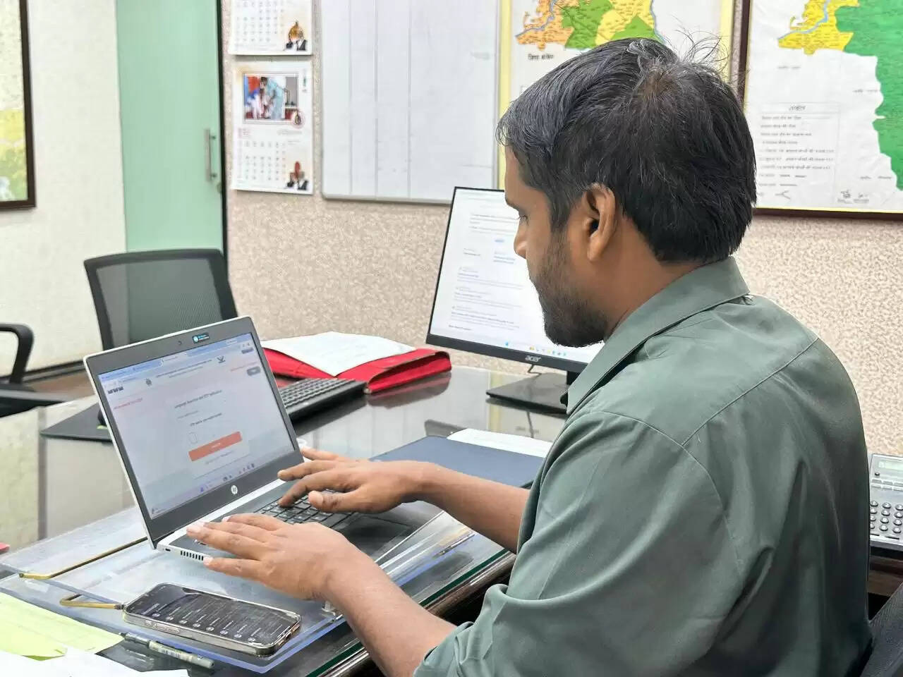 कलेक्टर मिश्रा ने भरा स्व-गणना फॉर्म, नागरिकों से जुड़ने की अपील