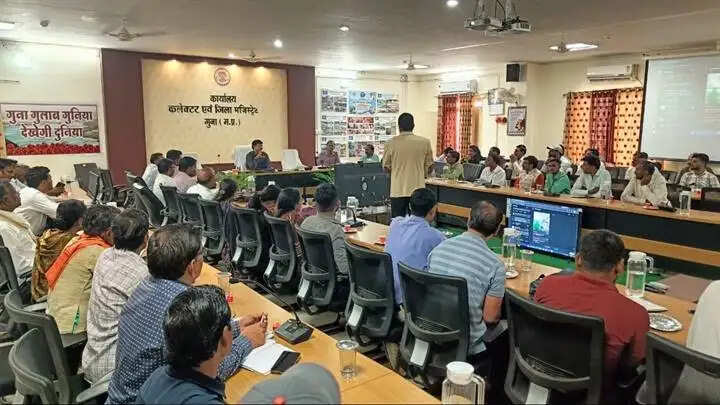 गुनाः किसानों को दी गई मालाबार नीम की व्यावसायिक खेती की जानकारी