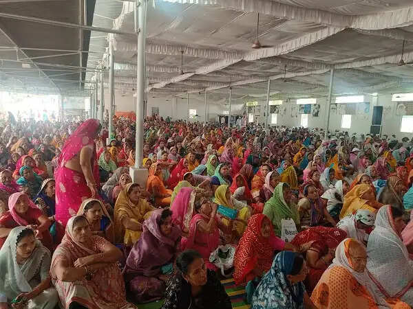 इंदौर: गुरु पूर्णिमा पर जयगुरुदेव आश्रम में उमड़ा श्रद्धा का सैलाब