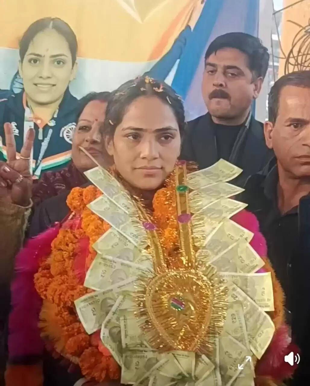 अंतर्राष्ट्रीय कबड्डी खिलाड़ी भावना ठाकुर का मंडी पहुंचने पर जिला कबड्डी संघ ने किया भव्य स्वागत