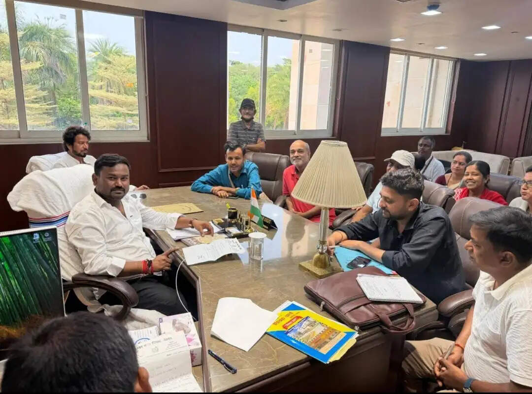 देवघर में प्रधानमंत्री आवास योजना के लाभुकों को जल्द मिलेगा आशियाना, 10 जून तक गृह प्रवेश की तैयारी तेज