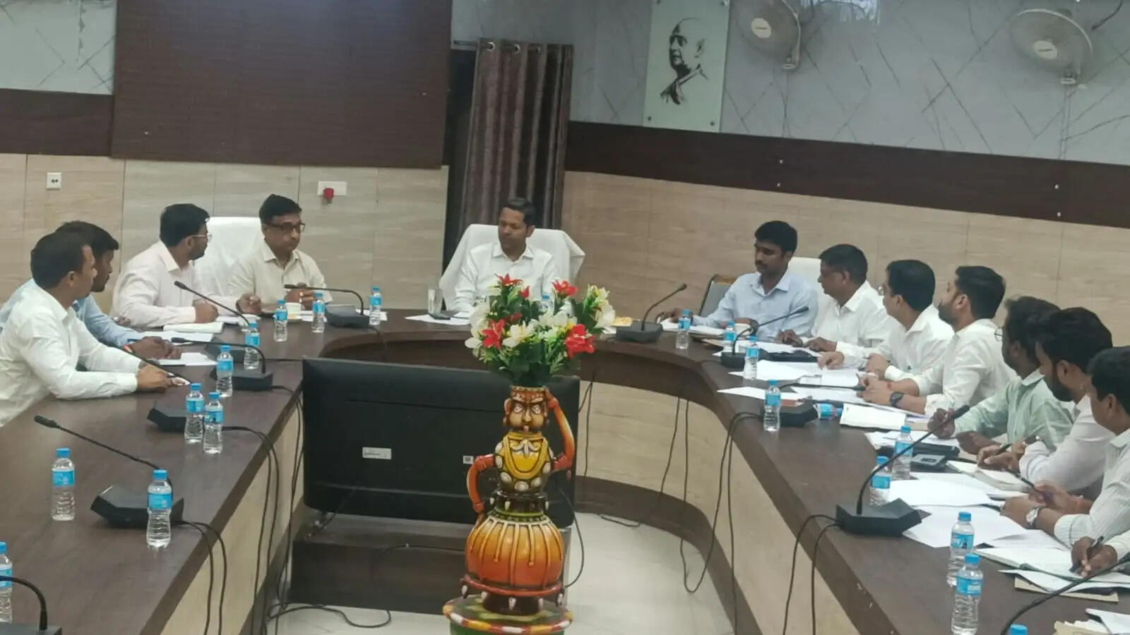कौशल विकास योजनाओं की प्रगति तेज करने के निर्देश, युवाओं को रोजगार से जोड़ने पर जोर