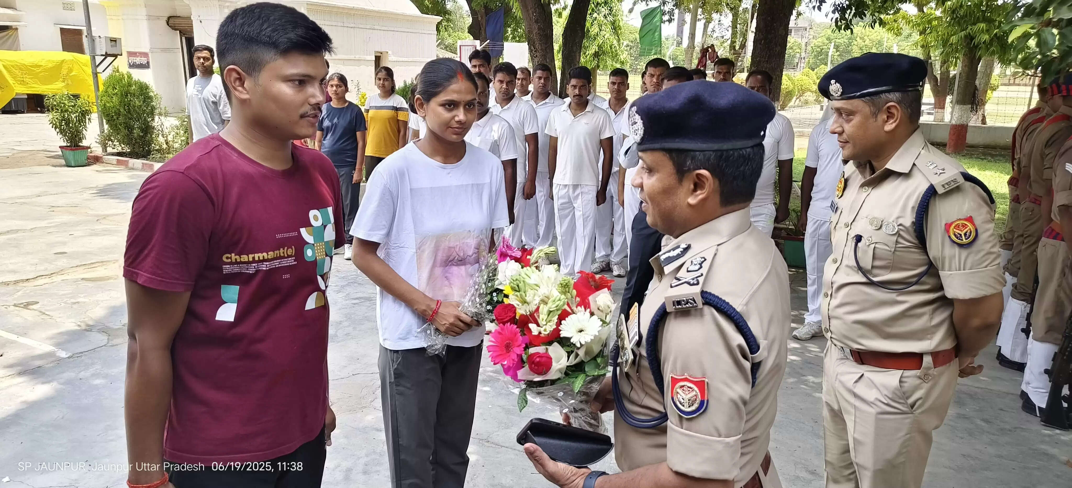 एडीजी वाराणसी पीयूष मोर्डिया ने पुलिस लाइन का किया निरीक्षण, प्रशिक्षु आरक्षियों से की मुलाकात