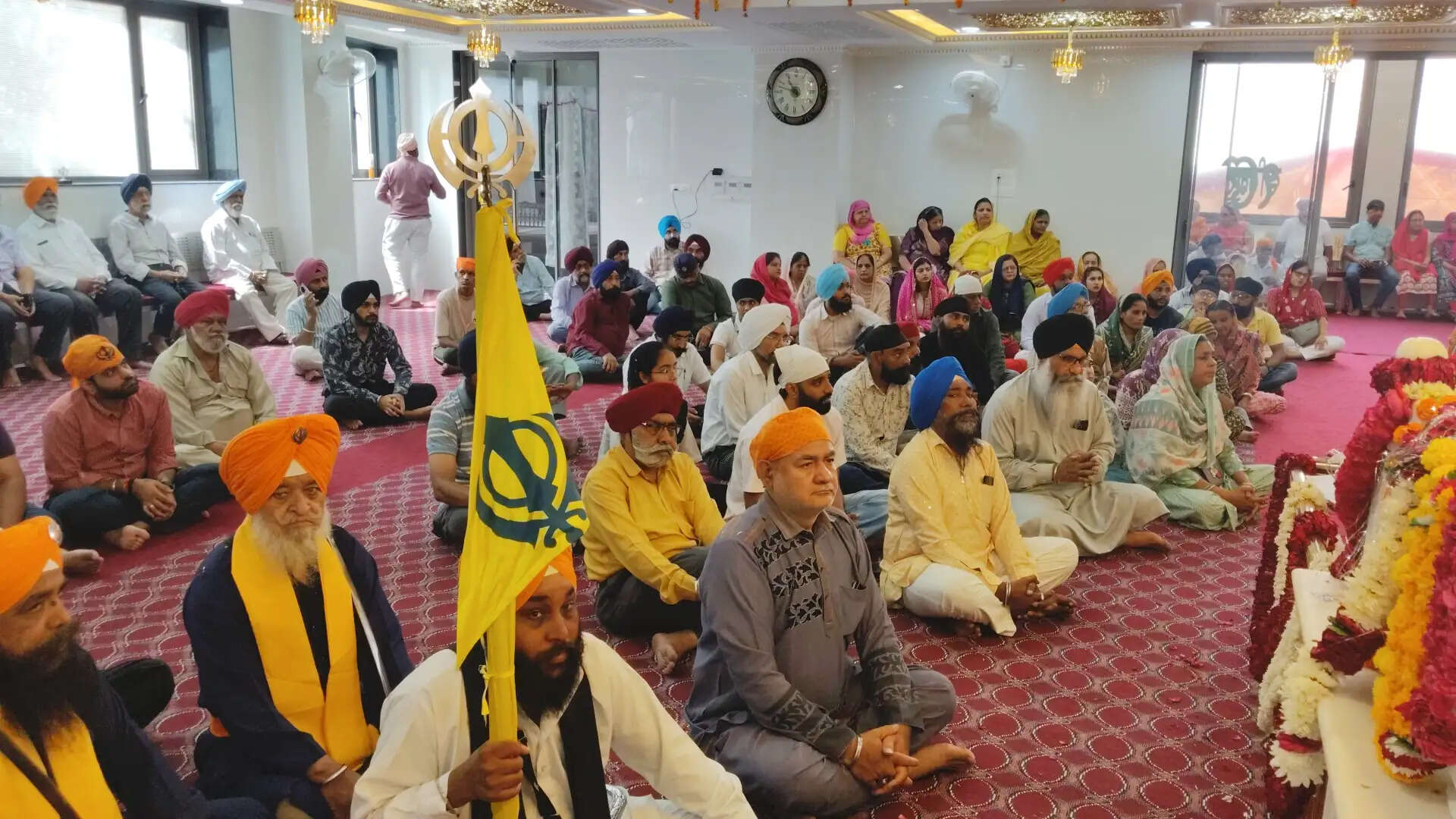 श्री गुरु ग्रंथ साहब महाराज नए दरबार हाल में प्रकाशमान