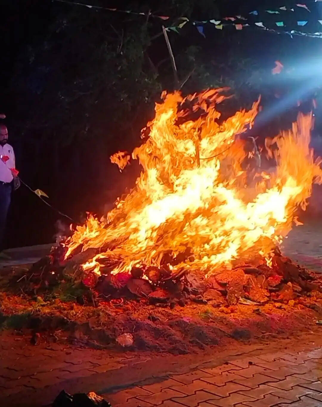 अनूपपुर: होली के रंग में पहले दिन चंद्रग्रहण का असर, गलियों में रंग गुलाल की नहीं रहीं बौछार