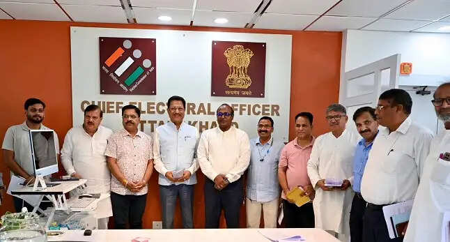 एसआईआर को लेकर राजनीतिक दलों के साथ बैठक, सीईओ बोले—काेई पात्र मतदाता न छूटे व अपात्र के नाम हटें