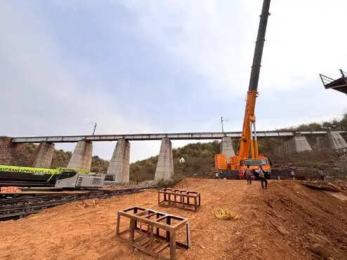 चोपन-चुनार रेल खंड पर दो महत्वपूर्ण पुराने पुलों का कायाकल्प पूर्ण