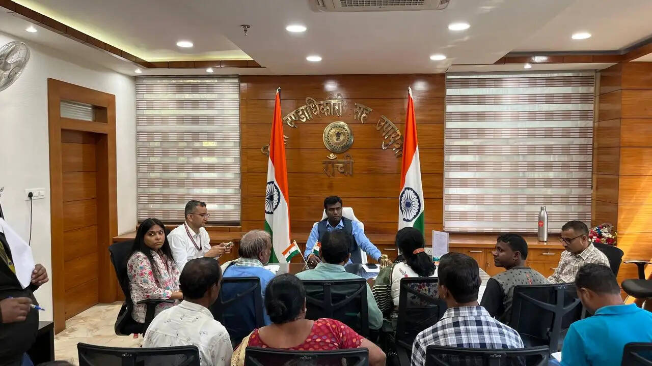 उपायुक्त के जनता दरबार में सबसे अधिक राजस्व से जुडी शिकायतें, कई कर्मियों को किया शो कॉज