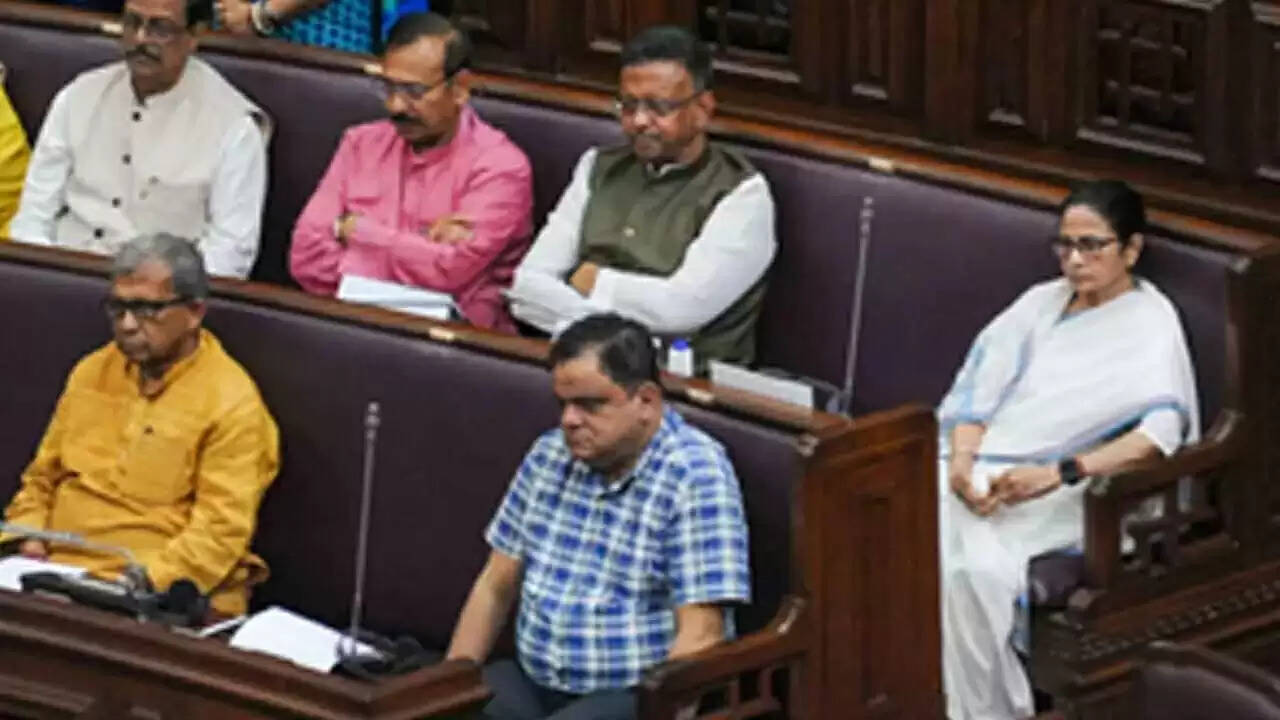 बंगाल विधानसभा में एसआईआर के खिलाफ टीएमसी का प्रस्ताव, स्पीकर ने चर्चा से किया इनकार