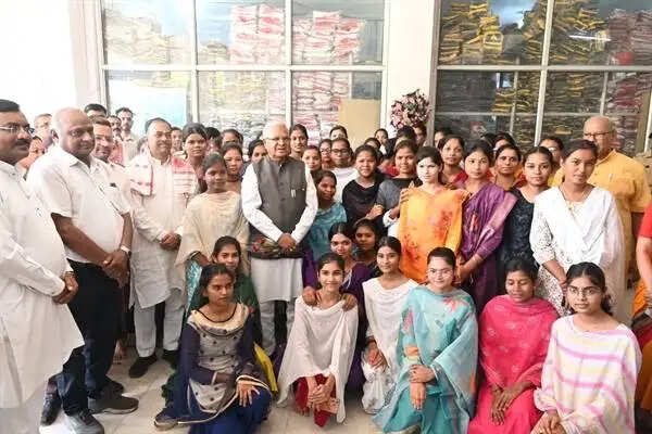 इंजीनियर-डॉक्टर बनकर देश का नाम रोशन करें : राज्यपाल&nbsp;पटेल