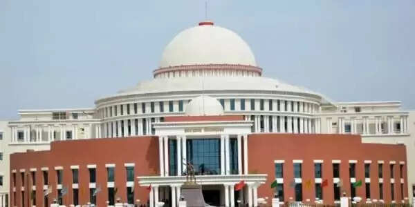 हंगामे के बीच विधानसभा की कार्यवाही दोपहर 12 बजे तक के लिए स्थगित