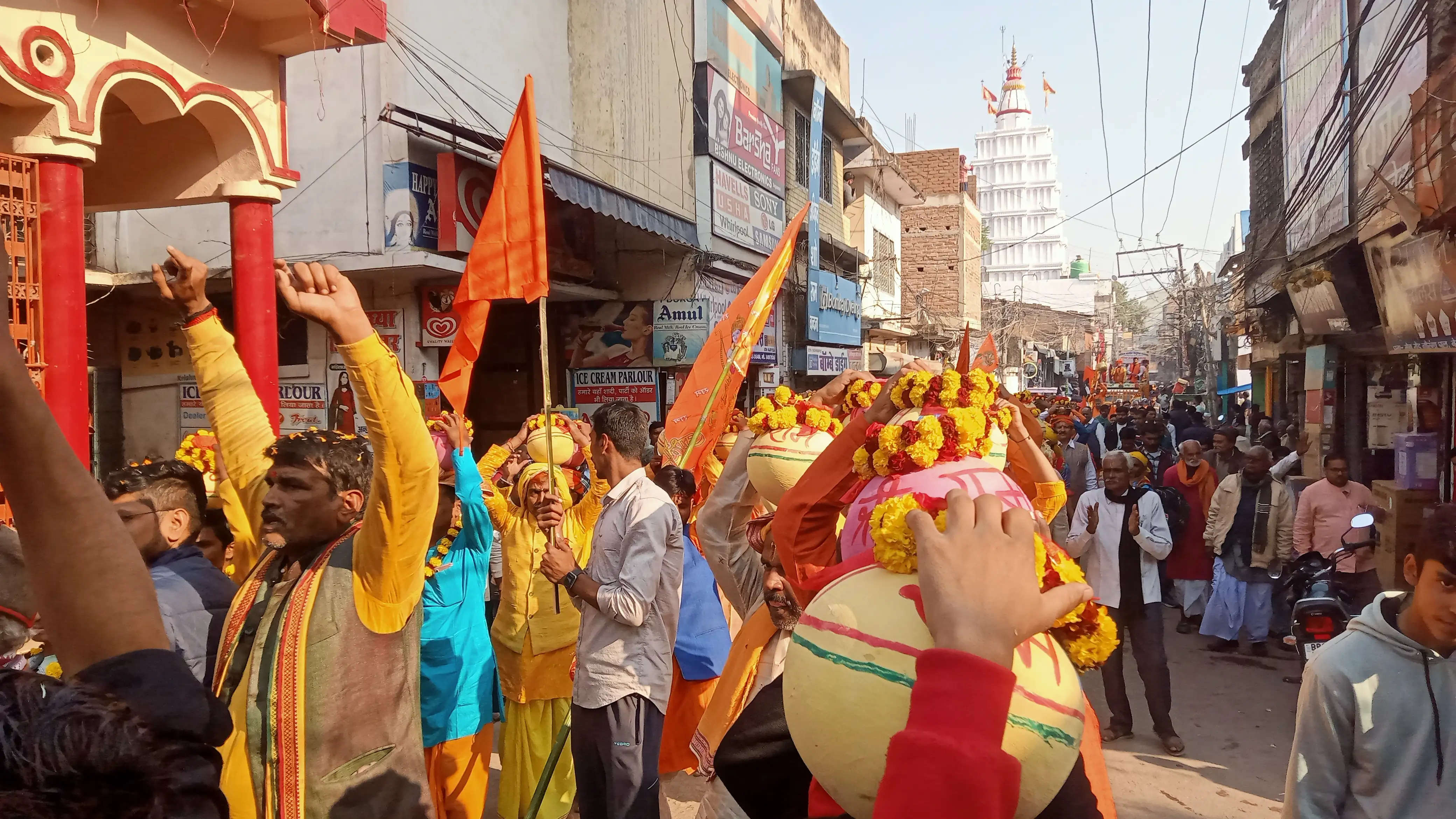 शोभा यात्रा के साथ सभी प्रखंडों में भेजा गया पूजित अक्षत कलश