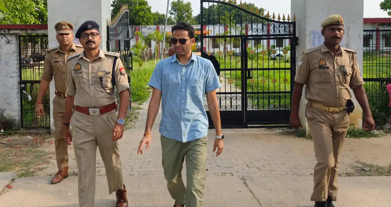 देवरिया : अधिकारियों को जलभराव की समस्या पर त्वरित कार्रवाई के निर्देश