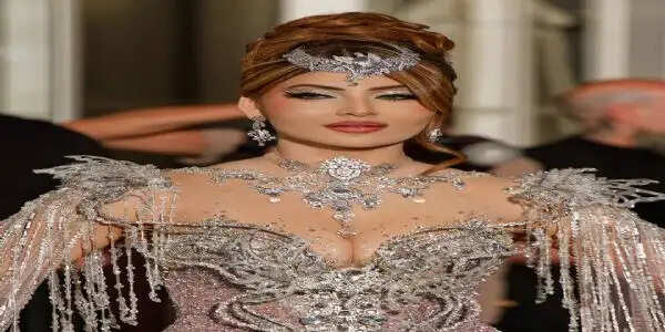 ग्लैमर और स्टाइल से कान्स में छाईं उर्वशी रौतेला