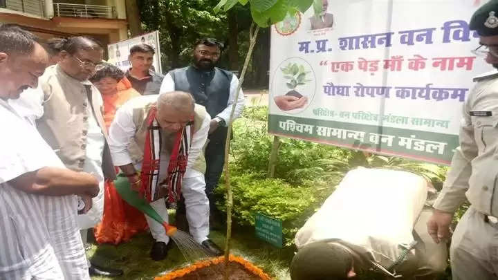 मंडलाः प्रभारी मंत्री रावत ने किया आरोग्यम मंडला अभियान का शुभारंभ