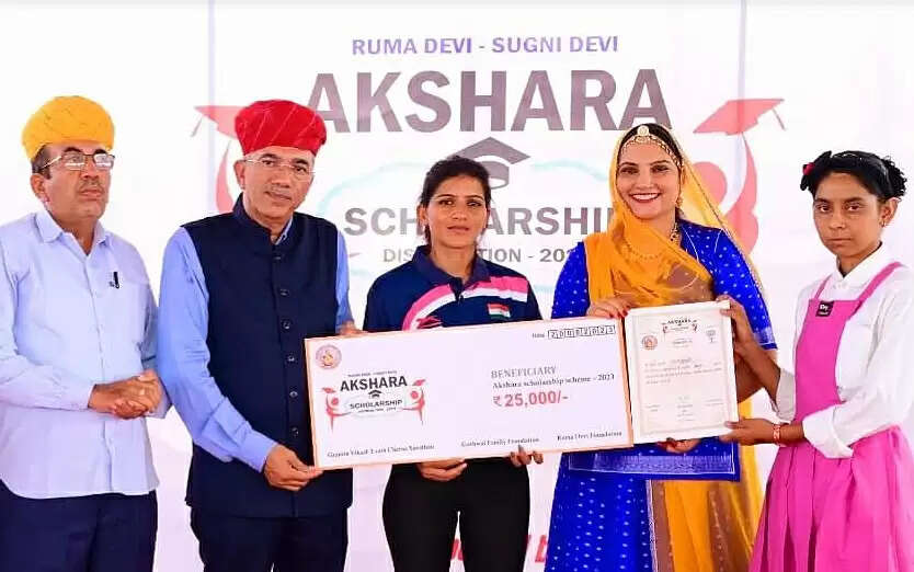 बाड़मेर के जरूरतमंद एवं हुनरमंद छात्र-छात्राओं को मिली 18 लाख की सालाना छात्रवृति