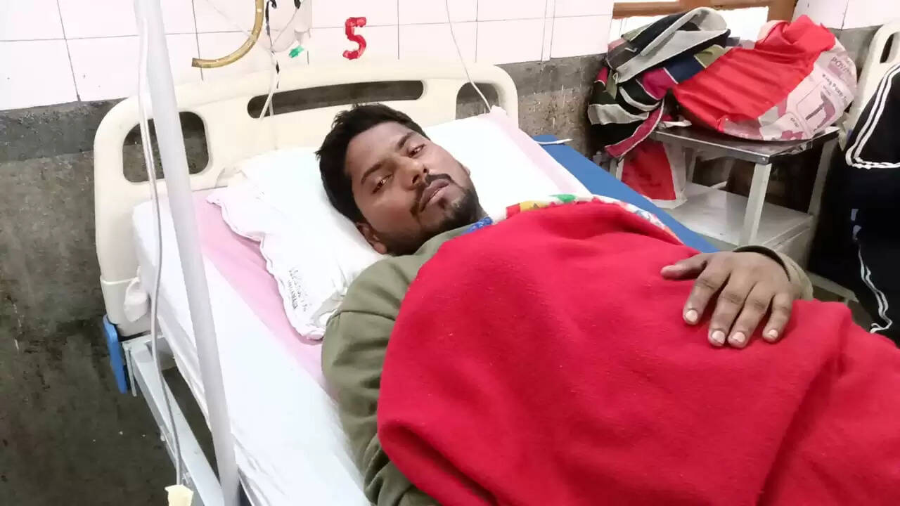 वाराणसी में पार्षद के बेटे पर दरोगा से मारपीट का आरोप, मुकदमा दर्ज