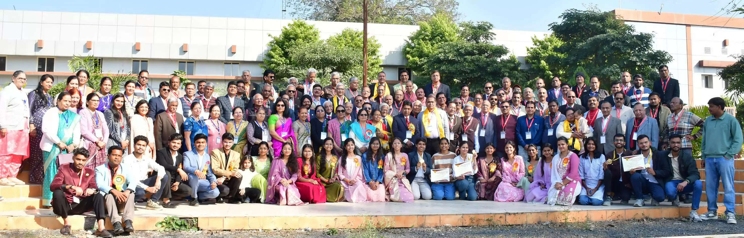 उज्जैनः शा.अभियांत्रिकी महाविद्यालय के पूर्व छात्रों ने मनाया मिलन समारोह