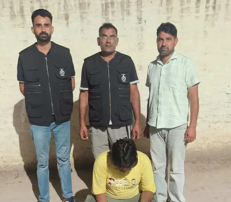 सिरसा: आठ नशा तस्कर गिरफ्तार, लाखों रुपये की हेरोइन बरामद