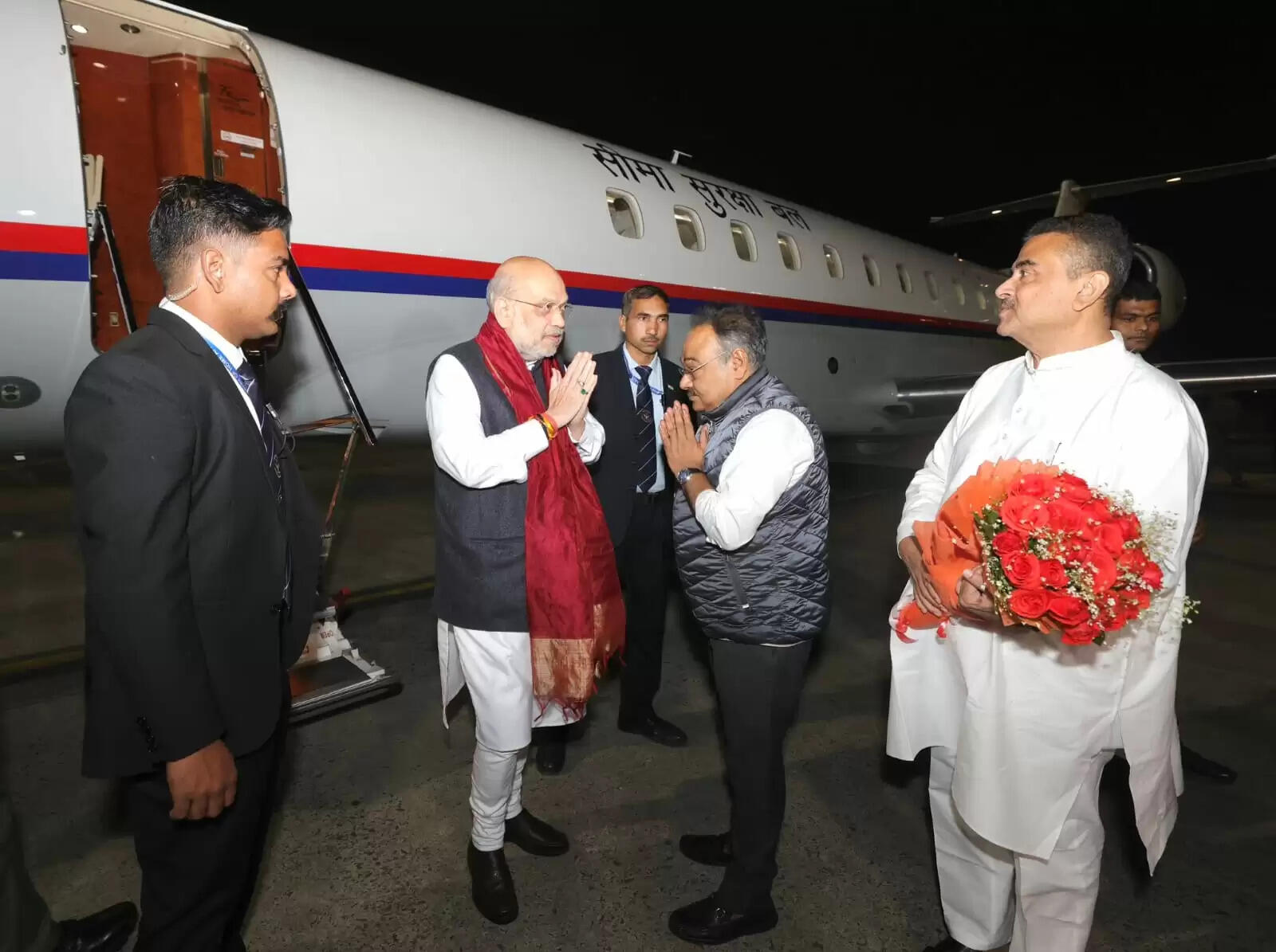 बंगाल के दो दिवसीय दौरे पर कोलकाता पहुंचे अमित शाह, आधी रात हवाई अड्डे पर भव्य स्वागत