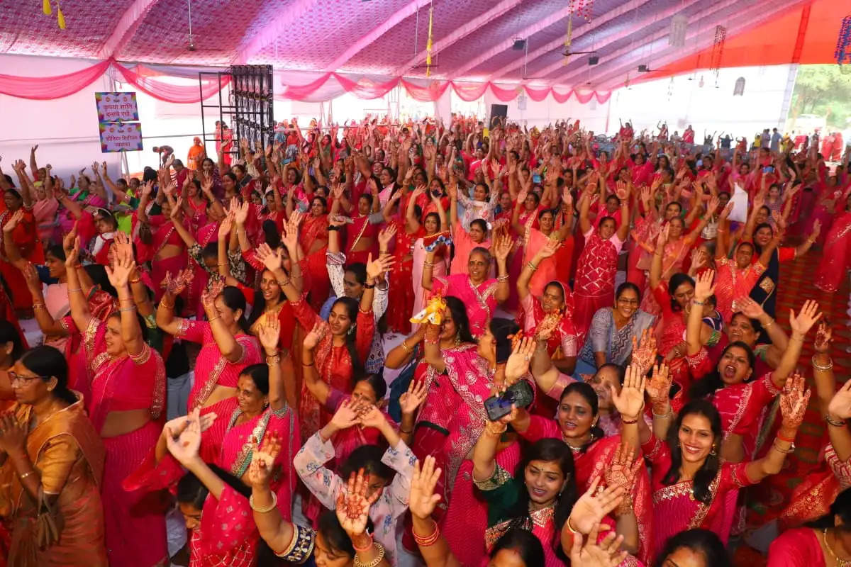 त्रिकोण-चतुष्कोण के साथ जीवन के दृष्टिकोण को भी पढ़ें - संत दिग्विजय राम