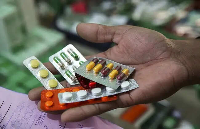 पश्चिम बंगाल में दवा दुकानों की हड़ताल का आंशिक असर, अस्पतालों की मेडिकल सेवाएं रहीं सामान्य