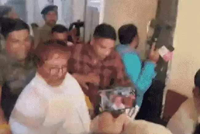 इंदौरः फैमिली कोर्ट ने नारायण साईं को दी तलाक की मंजूरी पत्नी को दो करोड़ रुपये एलुमनी का आदेश