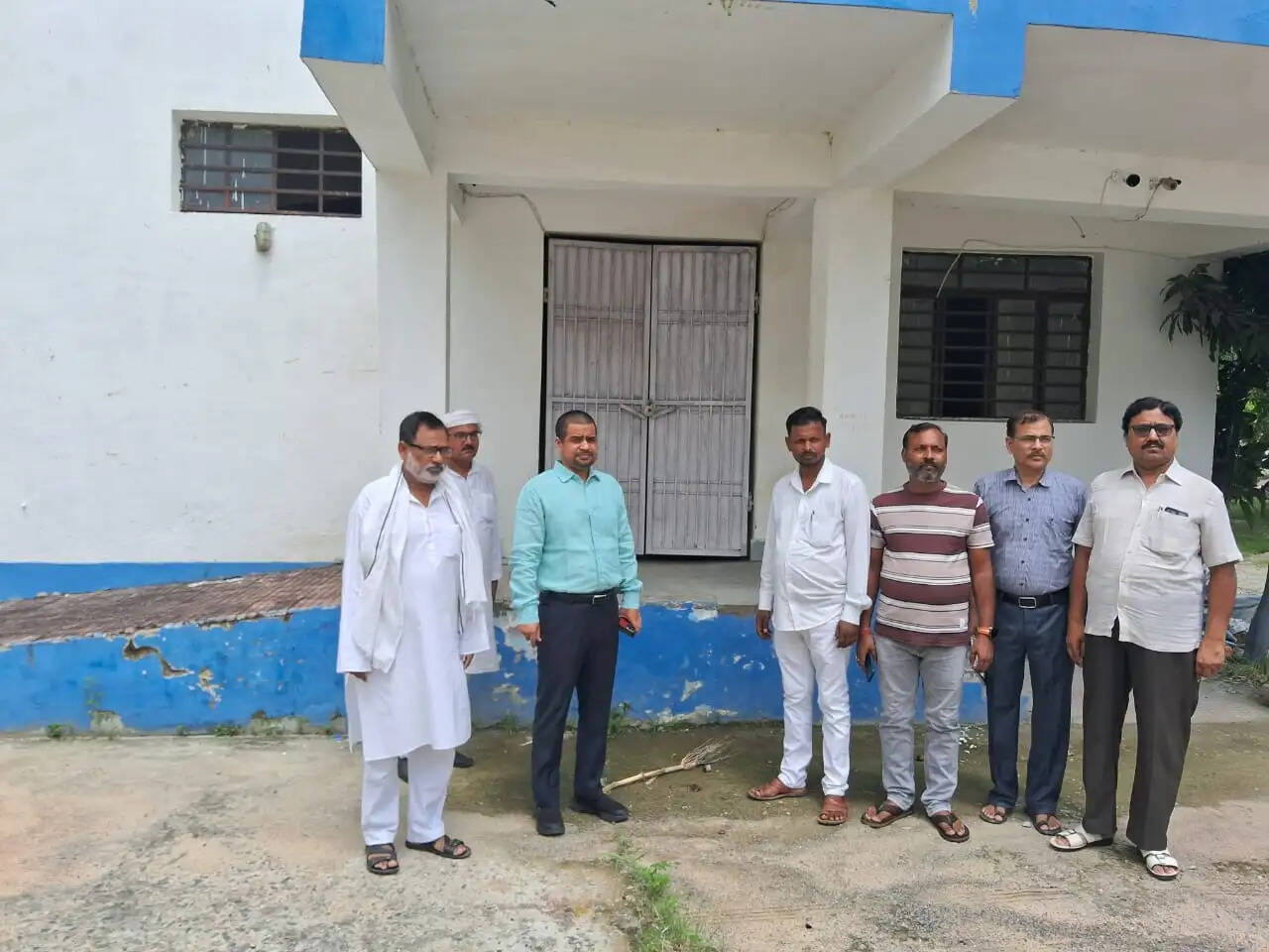 डीएम ने किया ईवीएम-वीवीपैट वेयरहाउस का मासिक बाह्य निरीक्षण