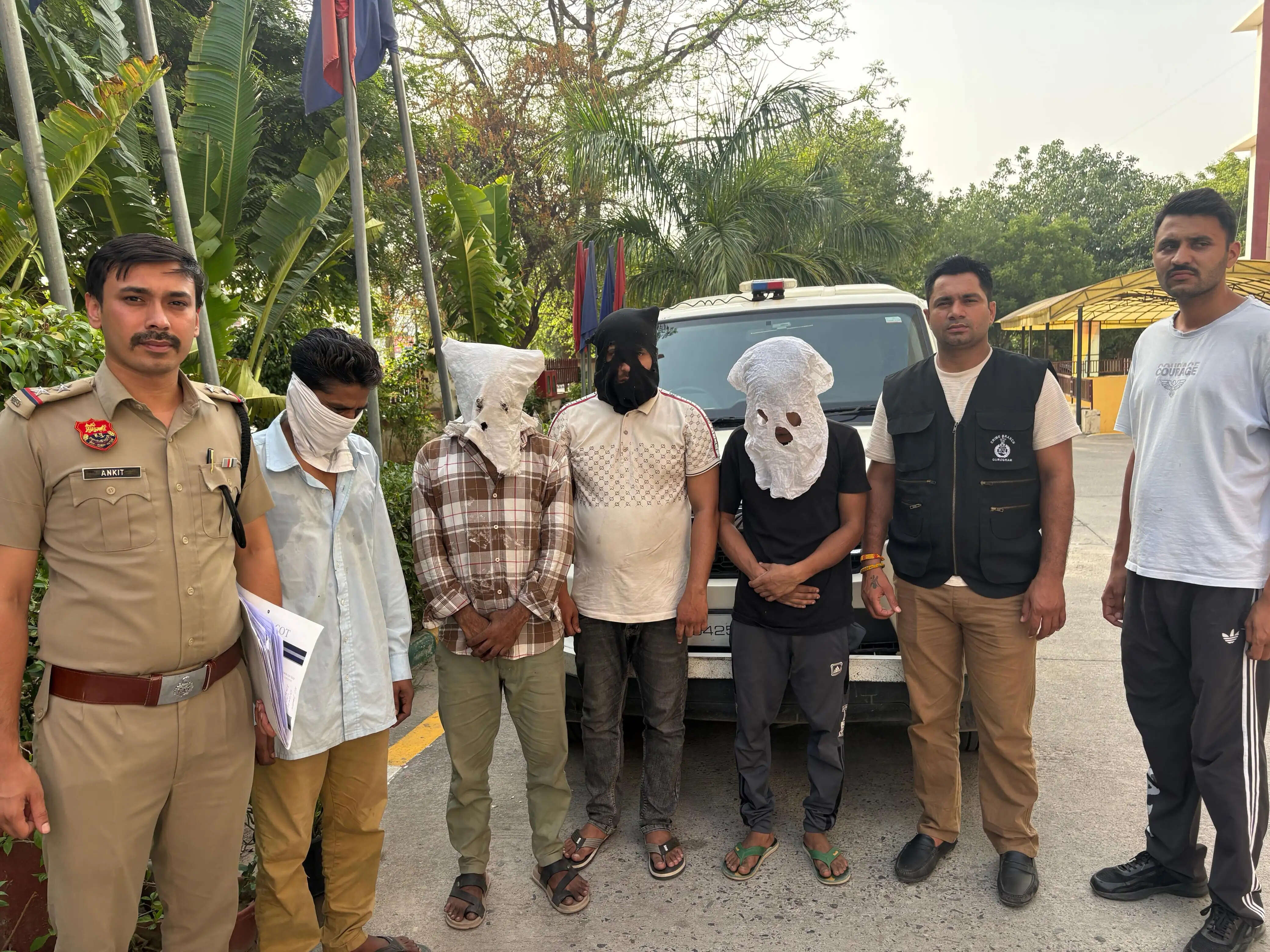 गुरुग्राम: परिवार को बंधक बनाकर लूट के आरोप में एक बांग्लादेशी सहित चार गिरफ्तार