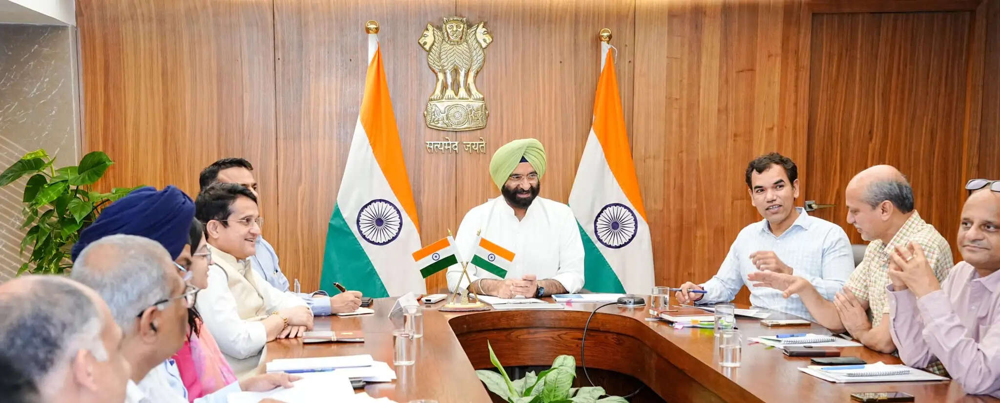 मंत्री सिरसा ने नई बोरवेल और भूजल निष्कर्षण नीति को लेकर की बैठक