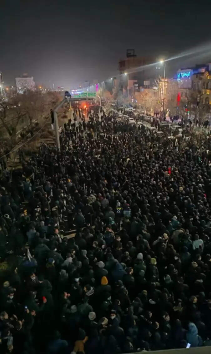 ईरान के निर्वासित राजकुमार के आह्वान पर देशभर में खामेनेई के खिलाफ प्रदर्शन