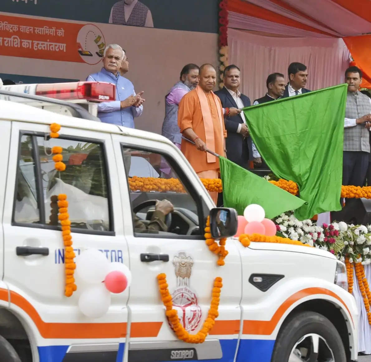 सड़क दुर्घटनाओं से होने वाली मौतों को रोकना बड़ा चैलेंज : मुख्यमंत्री योगी