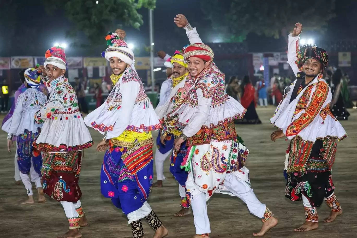 परमाणु और अर्धचालक प्रौद्योगिकी में दुनिया के अग्रणी विशेषज्ञ फी लॉन्ग ने गांधीनगर में खिलाड़ियों से गरबा खेला