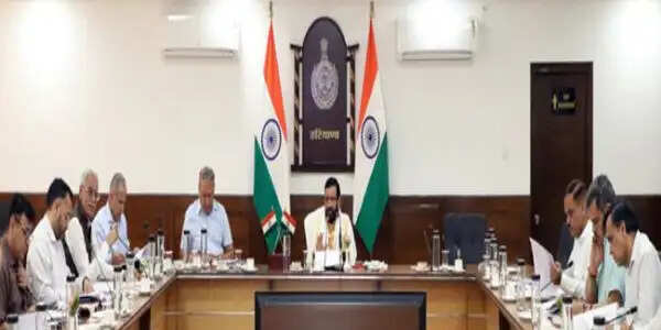 सडक़ निर्माण एवं मरम्मत में ढिलाई पर ब्लैक लिस्ट होंगे ठेकेदार, लगेगा जुर्माना