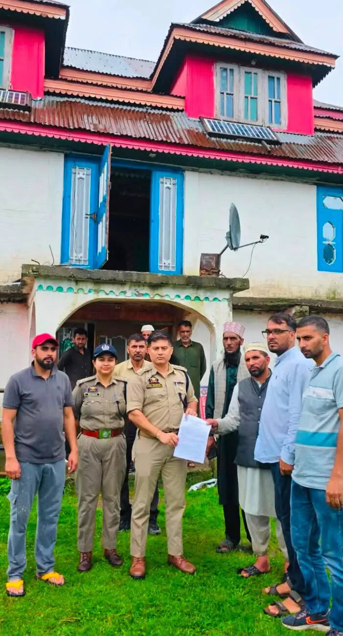 आतंकी नेटवर्क को बड़ा झटका: रियासी में पुलिस ने पाकिस्तान में बैठे पांच आतंकी हैंडलर्स की प्रॉपर्टीज़ ज़ब्त कीं