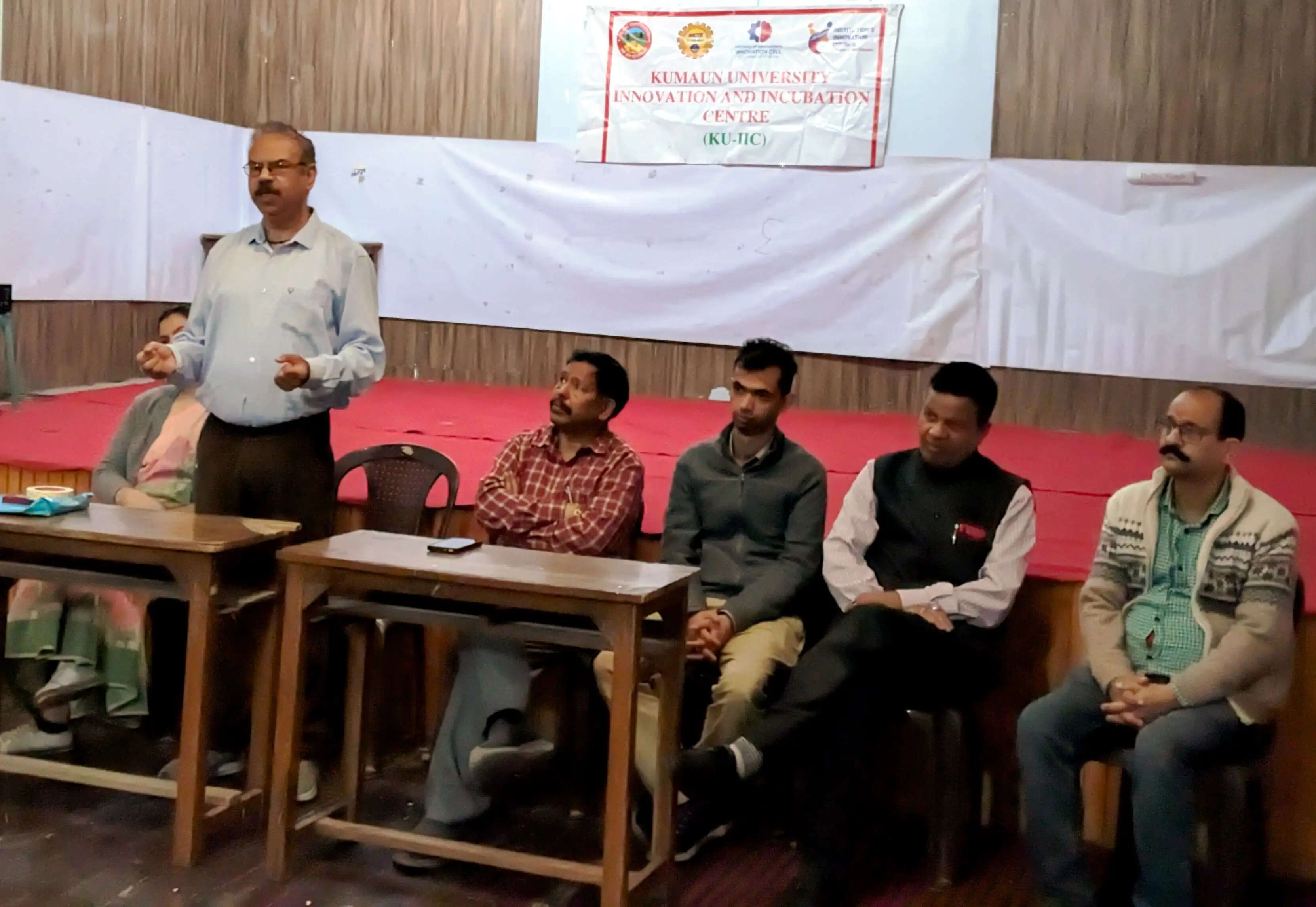 विद्यार्थियों को नवाचार और स्वरोजगार के लिए प्रेरित किया