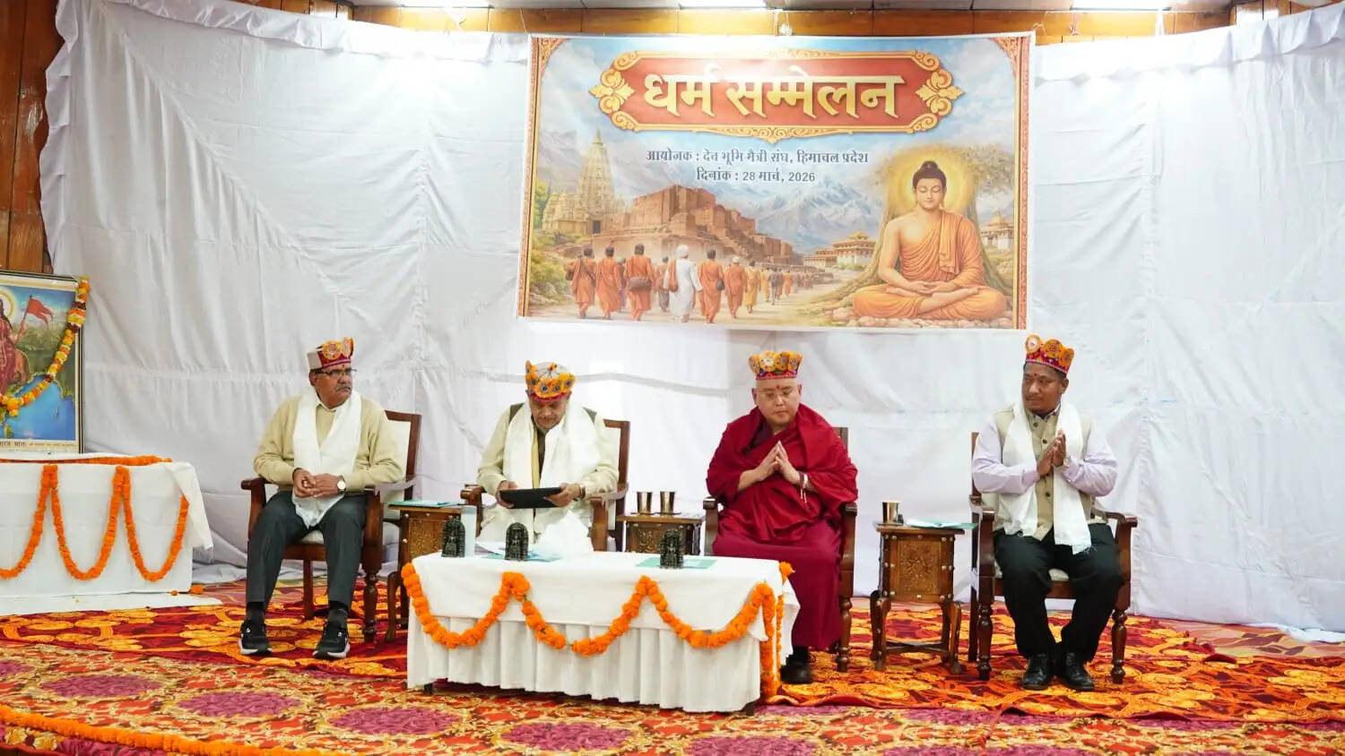 आरआरएस के सरकार्यवाह दत्तात्रेय होसबोले ने धर्मगुरु दलाई लामा से की शिष्टाचार भेंट