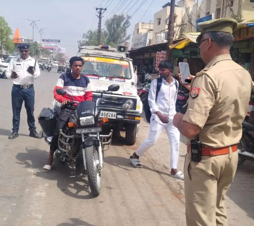 119 वाहनों का चालान, 4 सीज