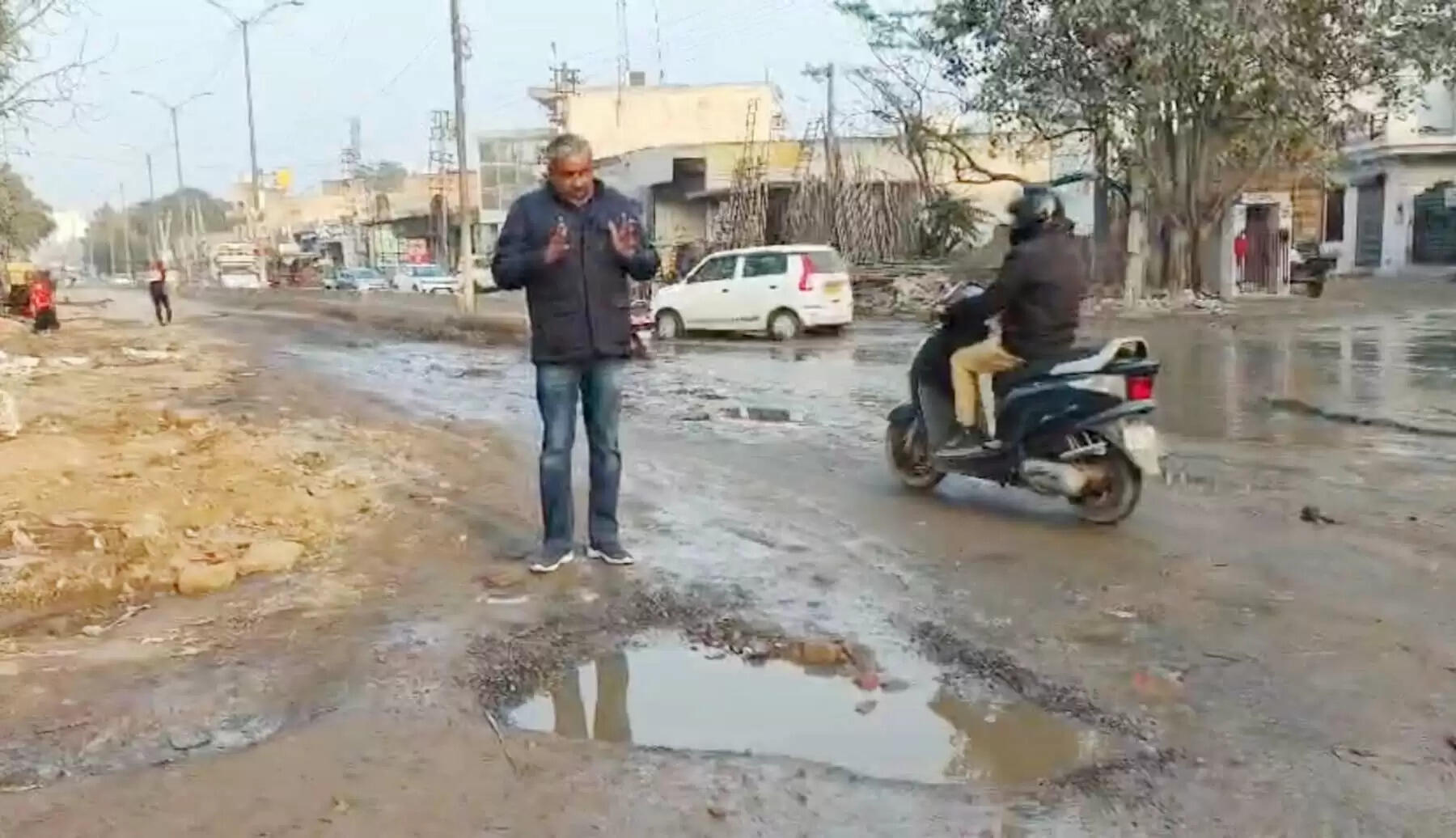 गुरुग्राम: रोड टैक्स देकर भी गड्ढों में चलने को मजबूर हैं हजारों वाहन चालक: राजेश यादव