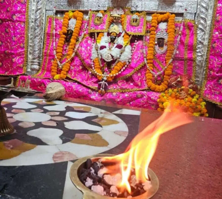 मां कल्याणी ने चंद्रघंटा स्वरूप में दिए दर्शन, भक्तों ने की आराधना