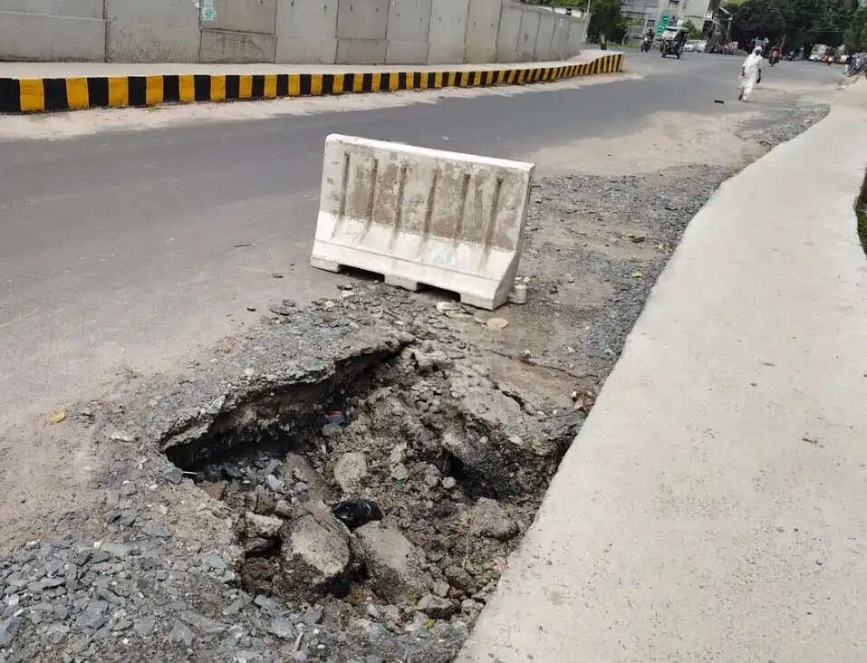 राघोपुर में आरओबी की सर्विस रोड फिर टूटी, दो महीने में दूसरी बार हादसा