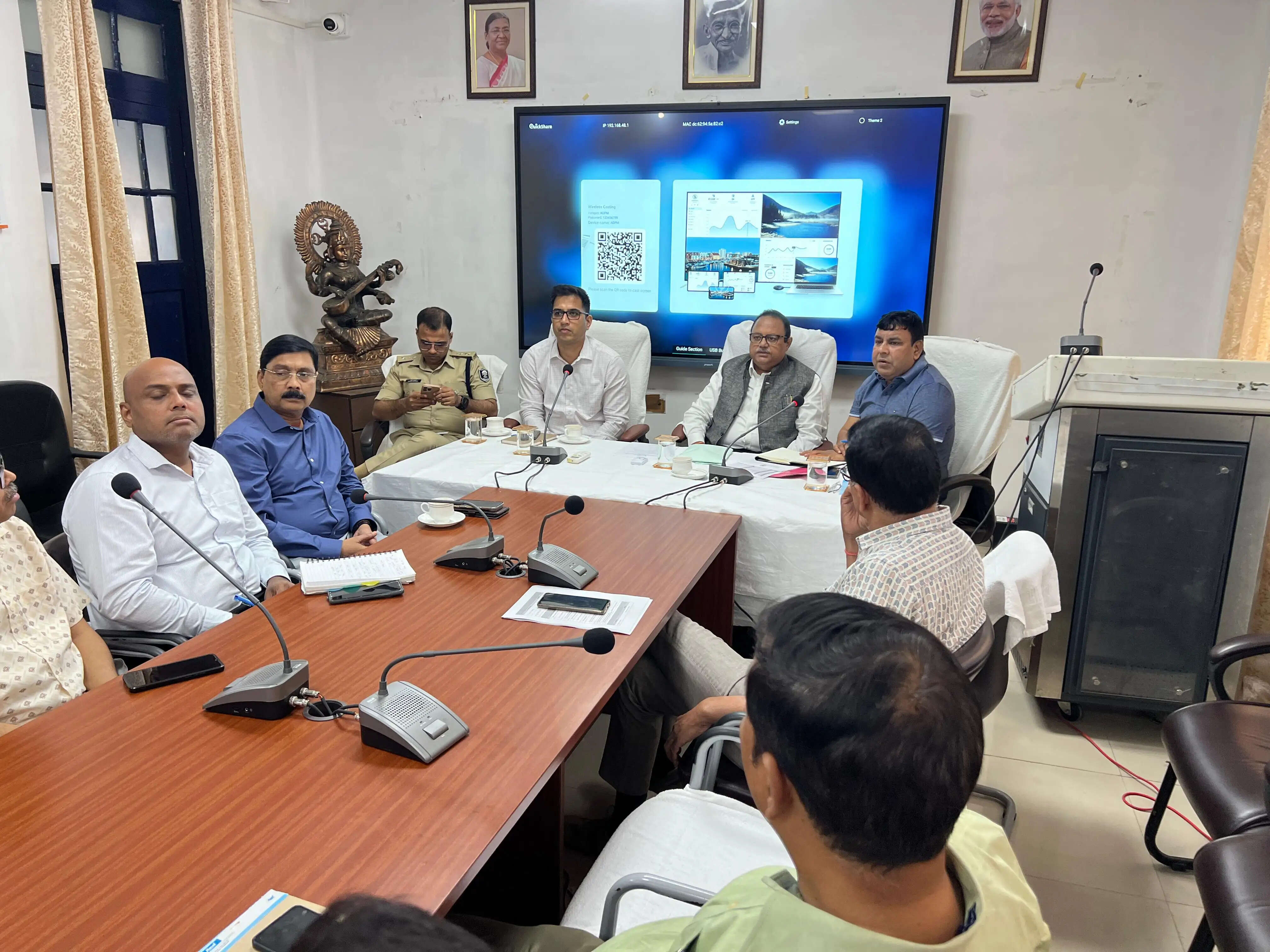 तृतीय दीक्षांत समारोह की तैयारी को लेकर एमजीसीयू प्रबंधन व जिला प्रशासन की हुई बैठक