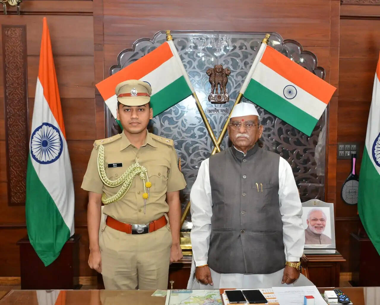 भारतीय पुलिस सेवा के अधिकारी विनय कुमार ने राज्यपाल के परिसहाय का पदभार संभाला