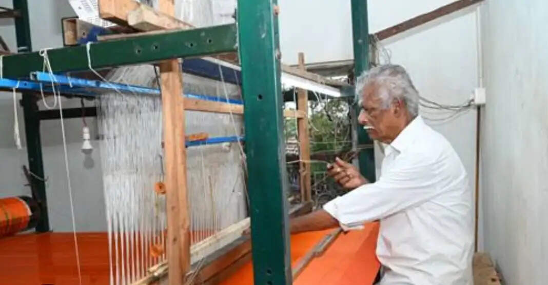 युद्ध ने तोड़ी बुनकरों की कमर, रोजी रोटी का संकट गहराया