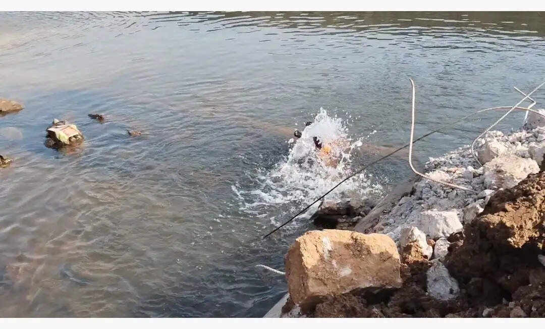 हफ्तेभर बाद भी टूटी पाइपलाइन की मरम्मत नहीं, चार वार्डों में पानी की किल्लत