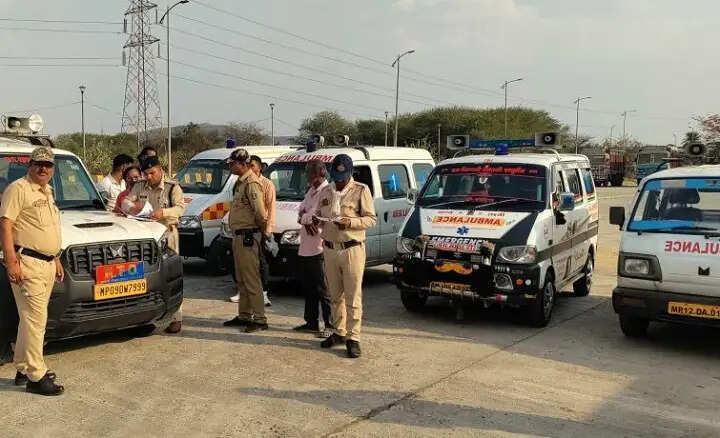 इंदौरः एमवाय हॉस्पिटल क्षेत्र में चला विशेष जांच अभियान, पांच अवैध एम्बुलेंस जप्त